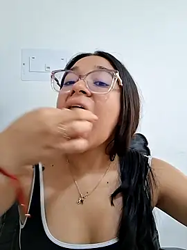 -VICKKY online show from February 12, 2026, 2:23 pm