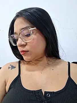 -VICKKY online show from April 14, 2026, 2:01 pm