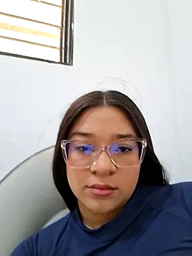 -VICKKY online show from May 15, 2026, 1:29 pm