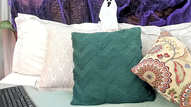 tiffany becker online show from October 30, 2025, 11:55 am