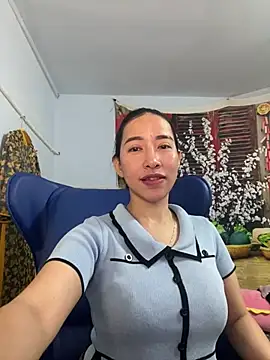 Snapshot of Cherry_6969 chatting on February 4, 2025, 2:39 am Cherry 6969 online show from February 4, 2025, 2:39 am