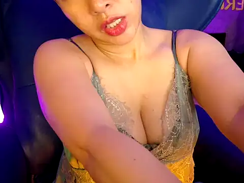 Snapshot of Cherry_6969 chatting on September 27, 2025, 2:16 am Cherry 6969 online show from September 27, 2025, 2:16 am