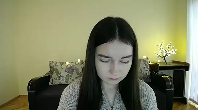 Snapshot of Pretty_shy chatting on February 3, 2025, 8:35 am Pretty shy online show from February 3, 2025, 8:35 am
