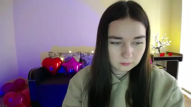 Snapshot of Pretty_shy chatting on February 15, 2025, 9:05 am Pretty shy online show from February 15, 2025, 9:05 am