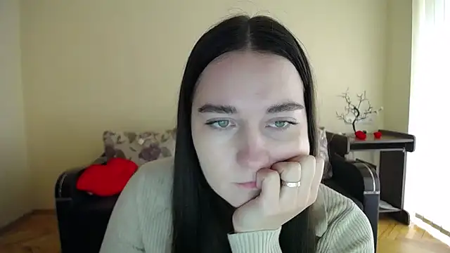 Snapshot of Pretty_shy chatting on October 3, 2025, 8:00 am Pretty shy online show from October 3, 2025, 8:00 am