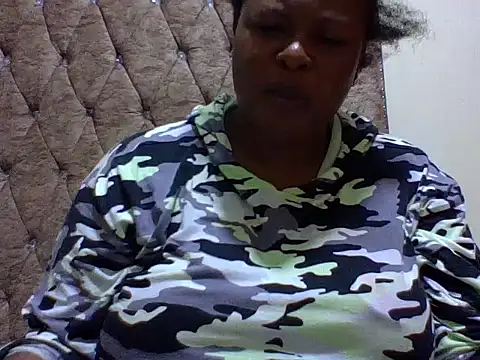 zoey10 online show from November 13, 2025, 6:07 pm