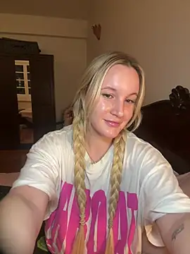 Snapshot of isisxoxx chatting on February 15, 2026, 9:11 pm isisxoxx online show from February 15, 2026, 9:11 pm