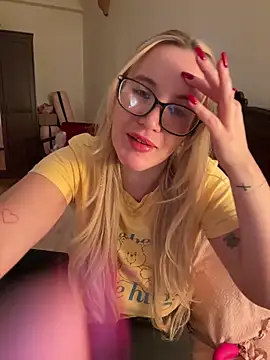 Snapshot of isisxoxx chatting on March 11, 2026, 9:54 pm isisxoxx online show from March 11, 2026, 9:54 pm