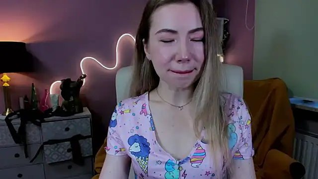 Mia Tasty online show from October 3, 2025, 6:32 am