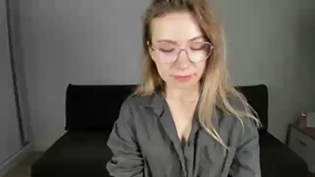 Snapshot of Mia_Tasty chatting on December 21, 2025, 2:35 pm Mia Tasty online show from December 21, 2025, 2:35 pm