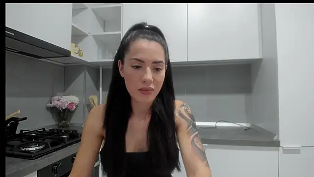 Emmapmg online show from November 19, 2025, 10:54 pm