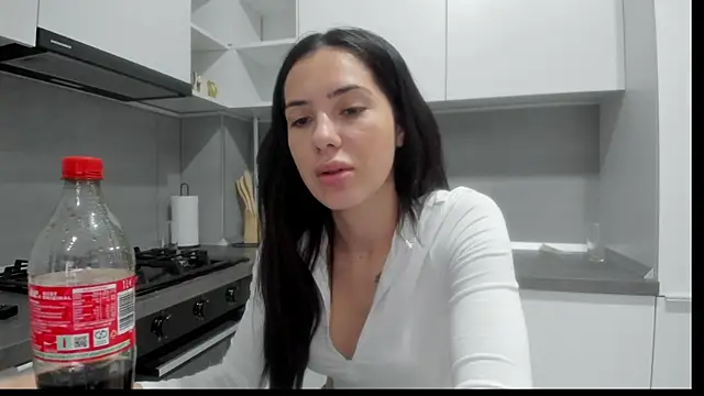 Emmapmg online show from November 27, 2025, 8:38 am