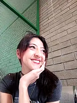 BonnieCute  online show from May 21, 2026, 7:32 pm