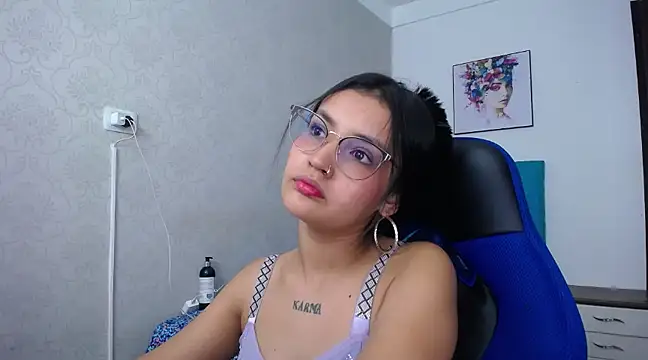 Snapshot of antonella_sweetlittle chatting on March 5, 2025, 6:45 pm antonella sweetlittle online show from March 5, 2025, 6:45 pm