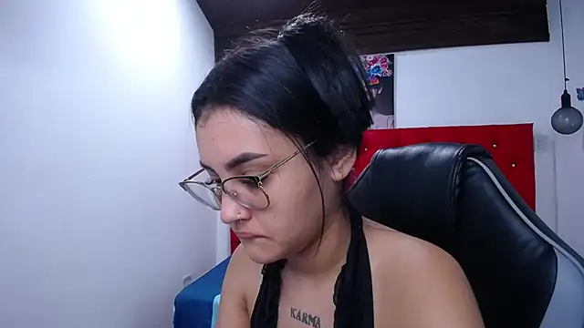 Snapshot of antonella_sweetlittle chatting on December 19, 2025, 9:49 am antonella sweetlittle online show from December 19, 2025, 9:49 am