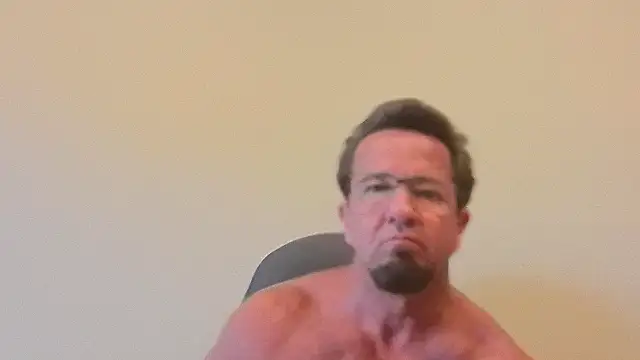 Snapshot of sluttydylan chatting on November 20, 2025, 9:36 pm sluttydylan online show from November 20, 2025, 9:36 pm