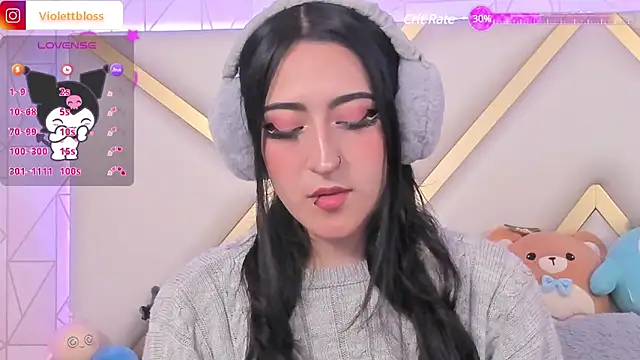Snapshot of Violettbloss chatting on January 27, 2025, 9:22 pm Violettbloss online show from January 27, 2025, 9:22 pm
