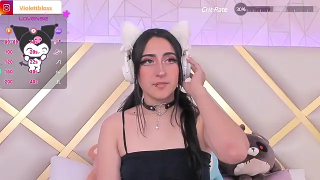 Snapshot of Violettbloss chatting on January 29, 2025, 12:22 am Violettbloss online show from January 29, 2025, 12:22 am