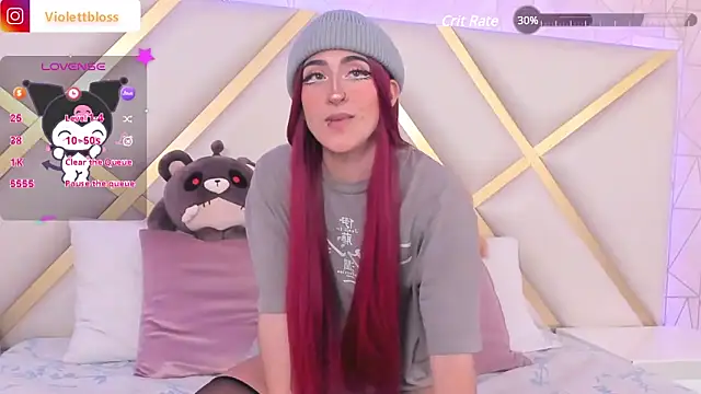 Snapshot of Violettbloss chatting on February 13, 2025, 12:13 am Violettbloss online show from February 13, 2025, 12:13 am