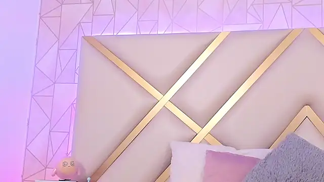 Snapshot of Violettbloss chatting on February 22, 2025, 4:29 am Violettbloss online show from February 22, 2025, 4:29 am