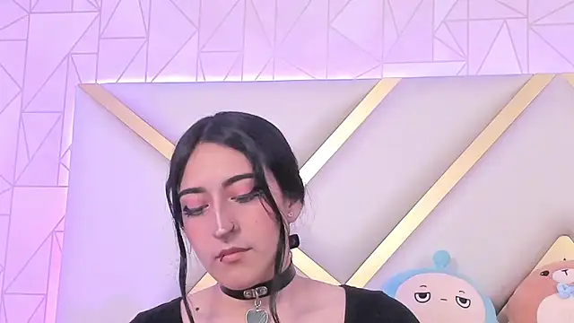 Snapshot of Violettbloss chatting on February 25, 2025, 9:24 pm Violettbloss online show from February 25, 2025, 9:24 pm