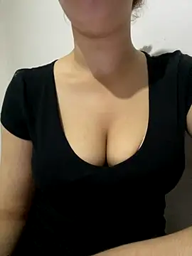 Snapshot of farah-36 chatting on November 11, 2025, 11:16 pm farah-36 online show from November 11, 2025, 11:16 pm