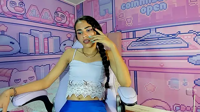 Snapshot of Evelin_shy chatting on November 17, 2025, 4:51 am Evelin shy online show from November 17, 2025, 4:51 am