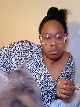 Snapshot of madamsensuale chatting on January 26, 2025, 12:26 am madamsensuale online show from January 26, 2025, 12:26 am