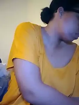 Snapshot of madamsensuale chatting on February 5, 2025, 2:08 am madamsensuale online show from February 5, 2025, 2:08 am