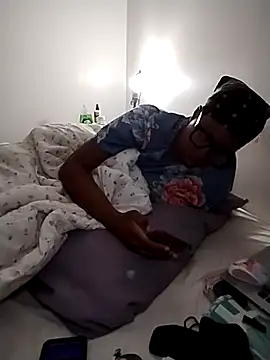 Snapshot of madamsensuale chatting on December 15, 2025, 4:17 am madamsensuale online show from December 15, 2025, 4:17 am