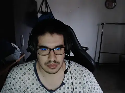 thealfawolf01 online show from July 5, 2026, 9:22 pm