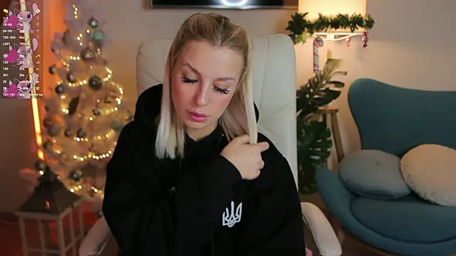 Snapshot of Crystal_Barbie chatting on December 18, 2024, 1:59 am Crystal Barbie online show from December 18, 2024, 1:59 am