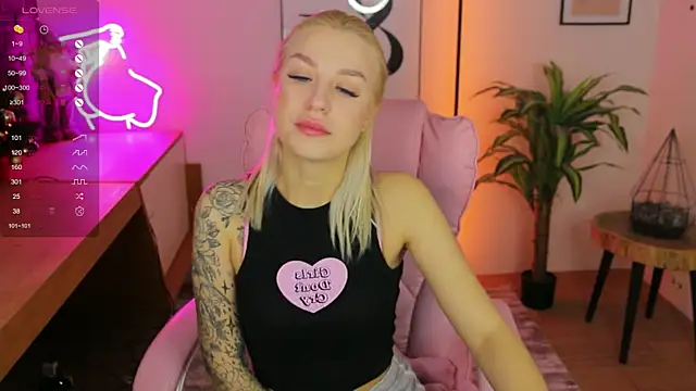 Snapshot of Crystal_Barbie chatting on December 23, 2024, 7:41 pm Crystal Barbie online show from December 23, 2024, 7:41 pm