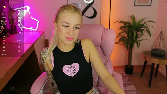 Snapshot of Crystal_Barbie chatting on December 24, 2024, 1:49 am Crystal Barbie online show from December 24, 2024, 1:49 am