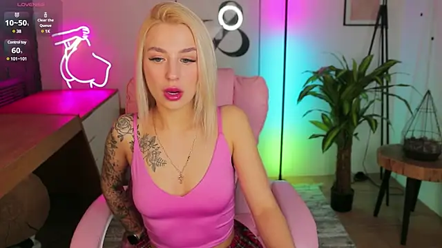 Snapshot of Crystal_Barbie chatting on March 18, 2025, 7:42 pm Crystal Barbie online show from March 18, 2025, 7:42 pm