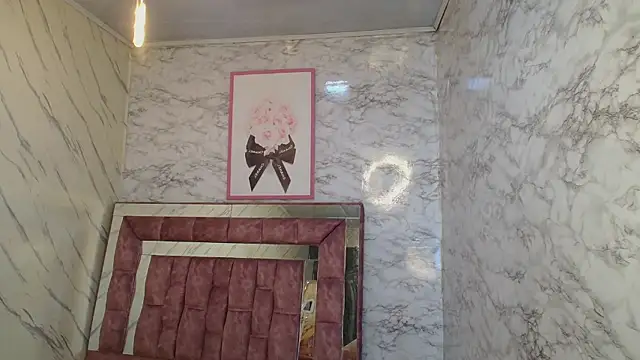 Snapshot of _Emily_v chatting on December 16, 2024, 11:50 pm Emily v online show from December 16, 2024, 11:50 pm