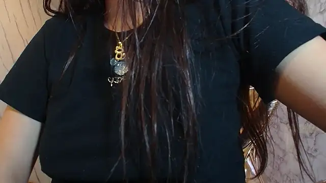 Snapshot of _Emily_v chatting on December 31, 2024, 1:41 pm Emily v online show from December 31, 2024, 1:41 pm