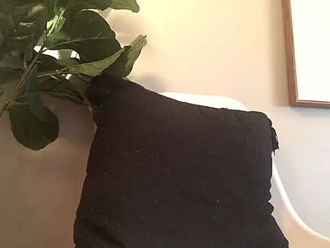 Snapshot of loveofbea chatting on December 8, 2024, 8:47 pm loveofbea online show from December 8, 2024, 8:47 pm