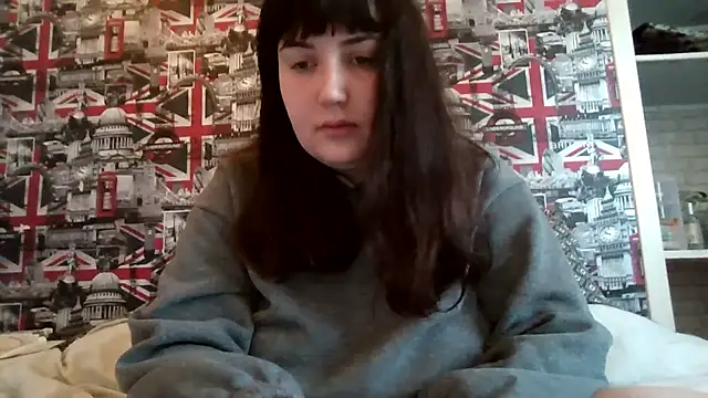 Lynylou online show from December 3, 2025, 8:23 am