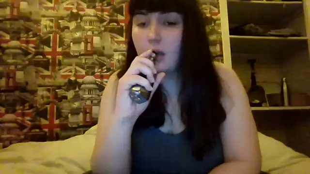 Snapshot of Lynylou chatting on December 21, 2025, 8:38 pm Lynylou online show from December 21, 2025, 8:38 pm