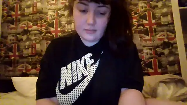 Snapshot of Lynylou chatting on January 5, 2026, 5:27 pm Lynylou online show from January 5, 2026, 5:27 pm