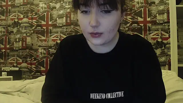 Snapshot of Lynylou chatting on February 10, 2026, 9:19 pm Lynylou online show from February 10, 2026, 9:19 pm