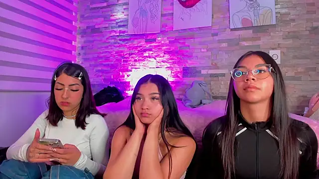 kendall as online show from December 4, 2024, 8:18 pm