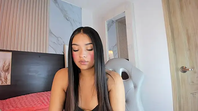 kendall as online show from February 24, 2025, 9:43 am