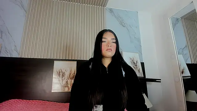 kendall as online show from February 26, 2025, 2:36 pm