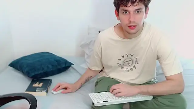 Elio555 online show from December 6, 2024, 8:40 pm