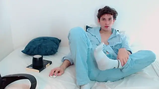 Elio555 online show from December 15, 2024, 4:18 am