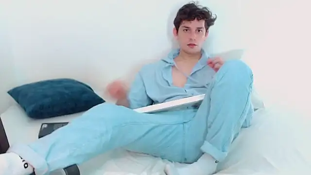 Elio555 online show from December 15, 2024, 11:09 pm