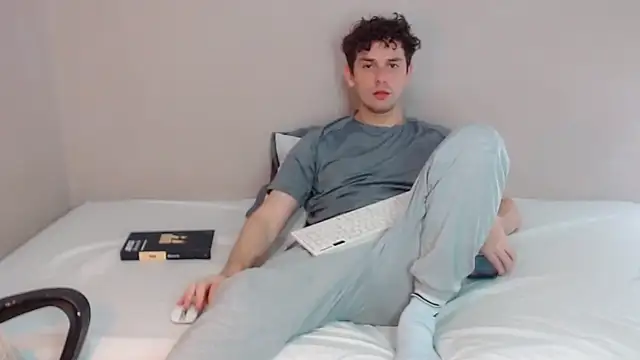 Elio555 online show from January 7, 2025, 11:56 pm