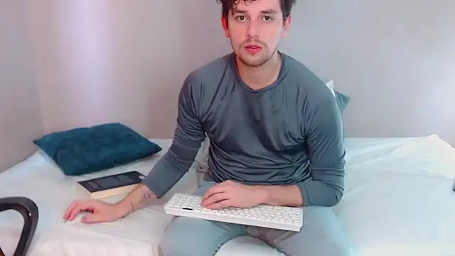 Elio555 online show from January 25, 2025, 8:31 pm